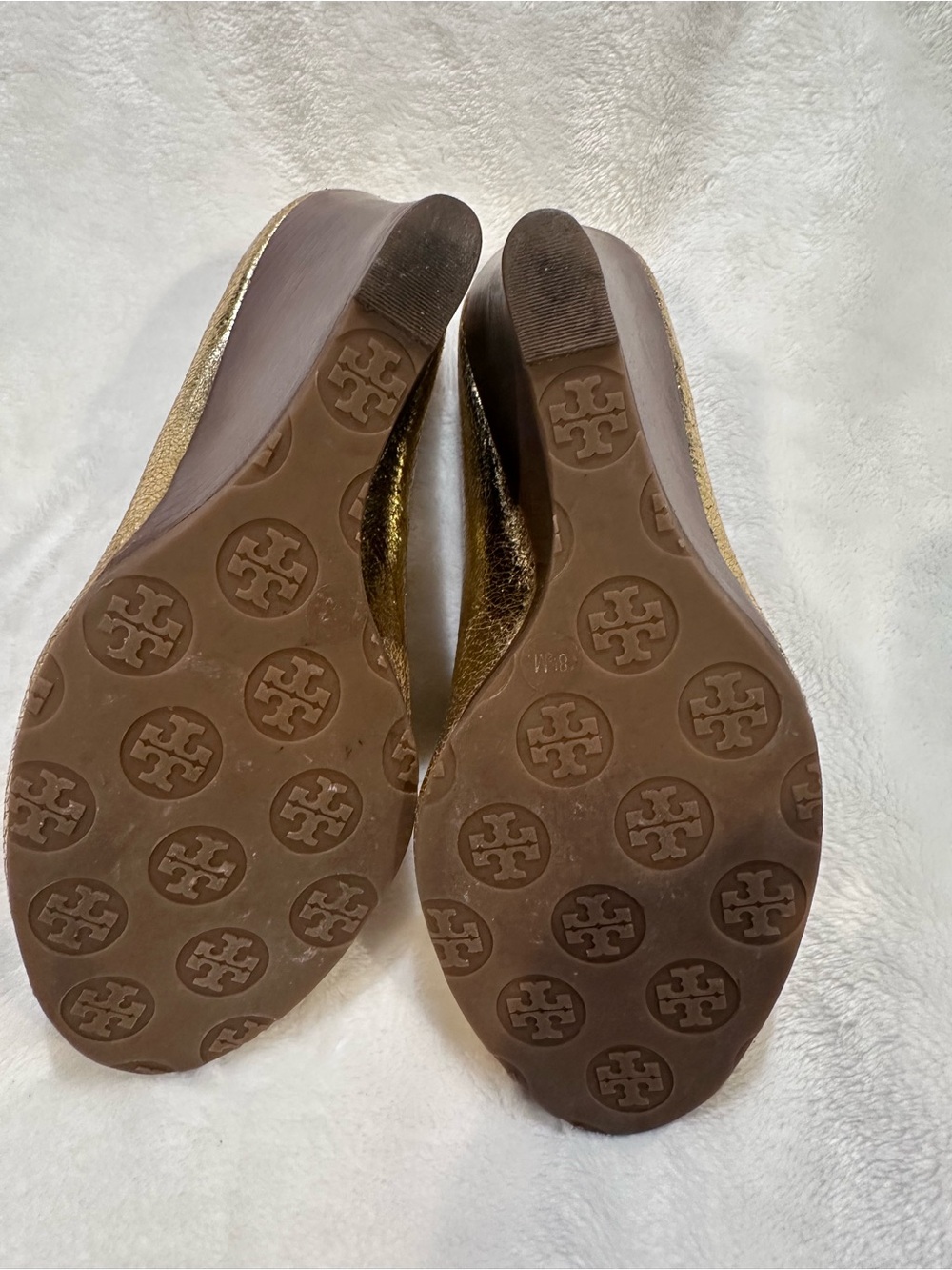 Tory Burch Metallic Gold Peep-Toe Logo Pumps - Picture 3 of 4
